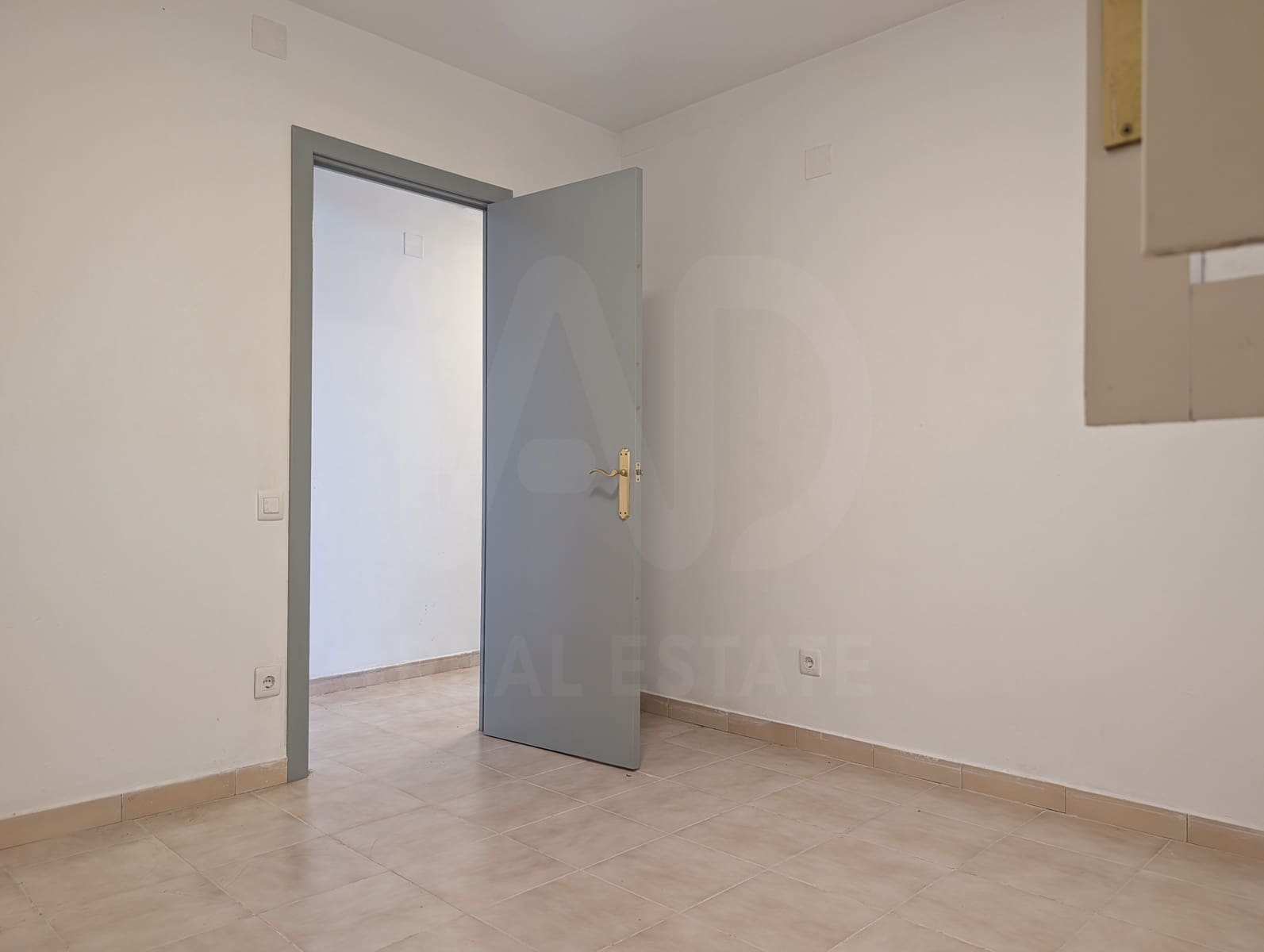 1 bedroom Commercial for sale in Vilafranca del Penedes with garage - € 58,000 (Ref: 10099002)