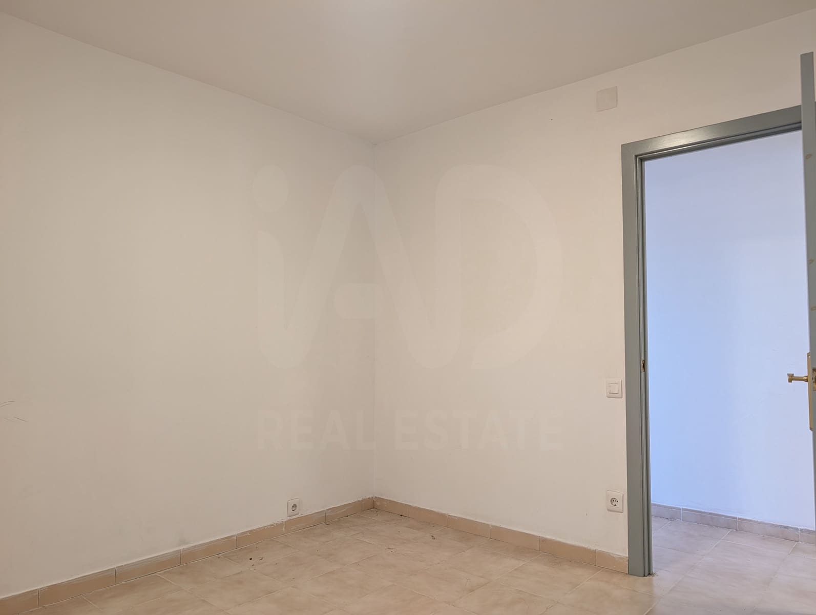 1 bedroom Commercial for sale in Vilafranca del Penedes with garage - € 58,000 (Ref: 10099002)
