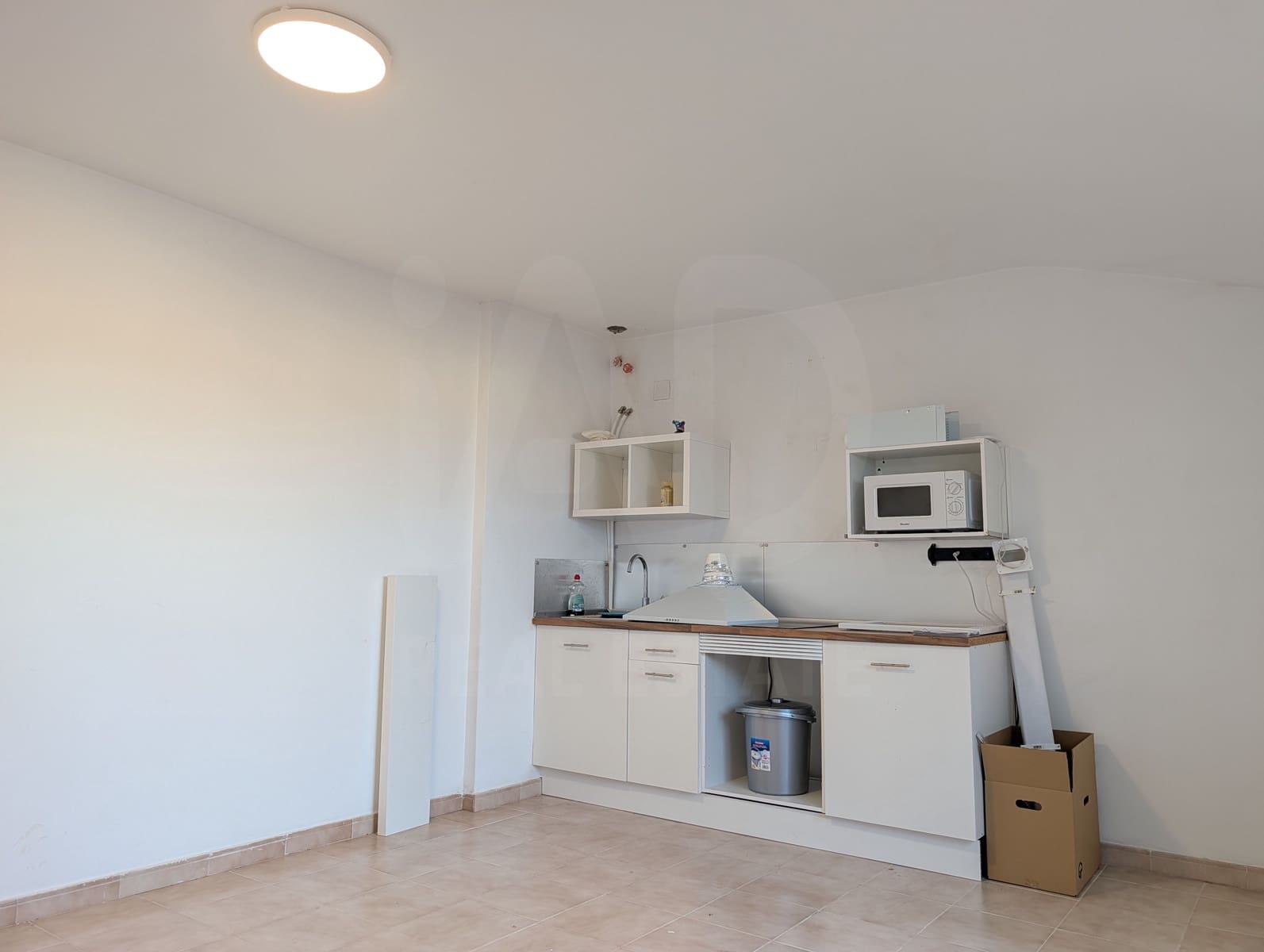 1 bedroom Commercial for sale in Vilafranca del Penedes with garage - € 58,000 (Ref: 10099002)