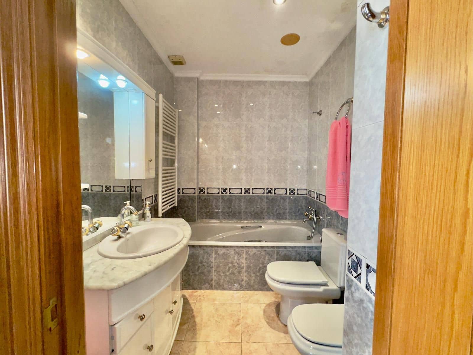 4 bedroom Townhouse for sale in Vinaros with garage - € 279,000 (Ref: 10099577)