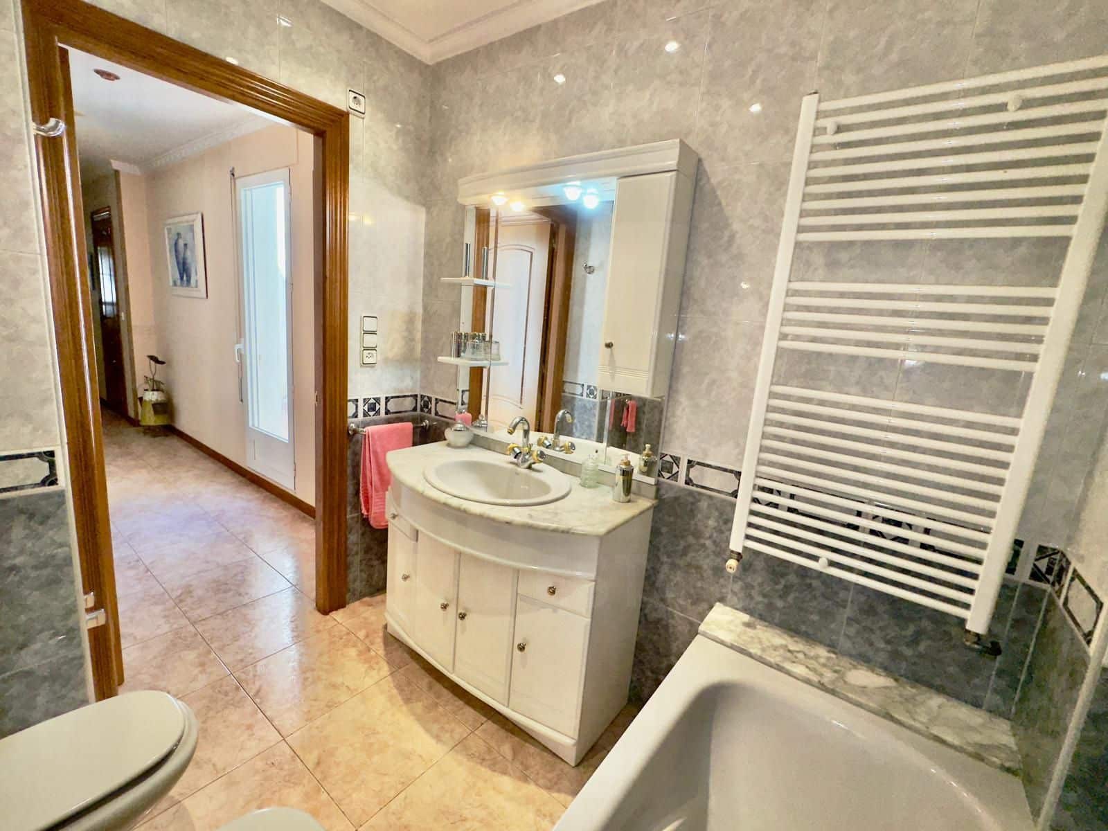 4 bedroom Townhouse for sale in Vinaros with garage - € 279,000 (Ref: 10099577)