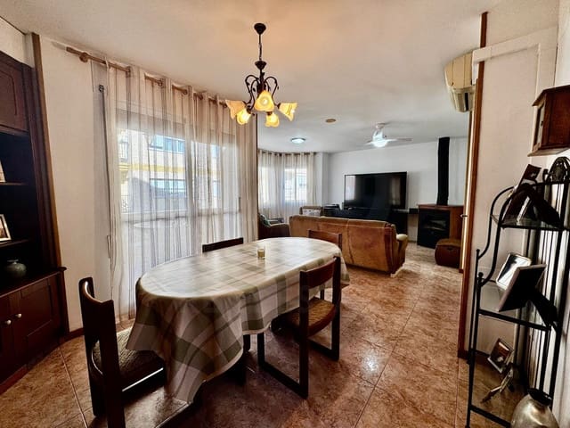 4 bedroom Townhouse for sale in Vinaròs with garage - € 279,000 (Ref: 10099577)