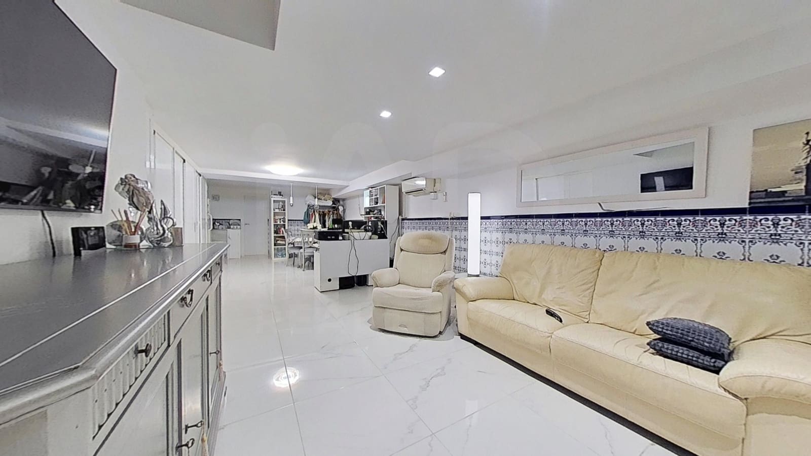 4 bedroom Townhouse for sale in Chilches with pool garage - € 425,000 (Ref: 10099580)