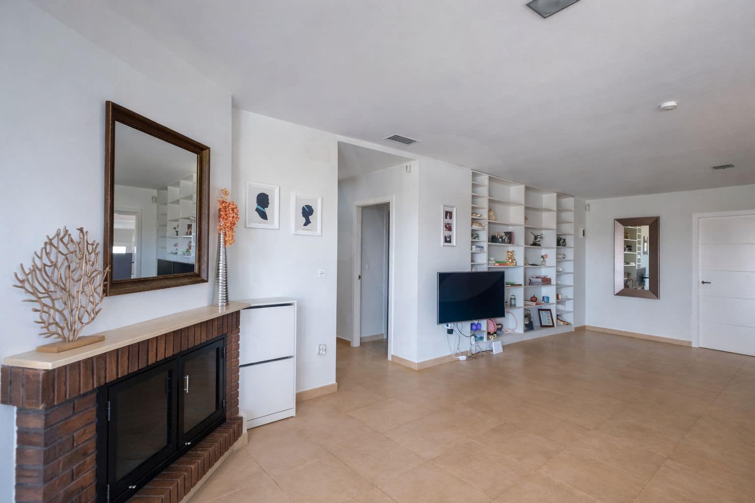5 sypialnia Dom na sprzedaż w Las Bayas z basenem garażem - 649 000 € (Ref: 10099588)
