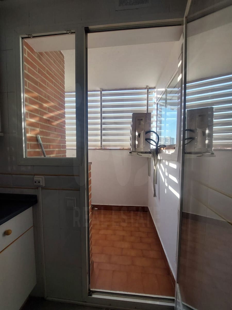 1 slaapkamer Appartement te huur in Madrid stad met garage - € 1.250 (Ref: 10099594)