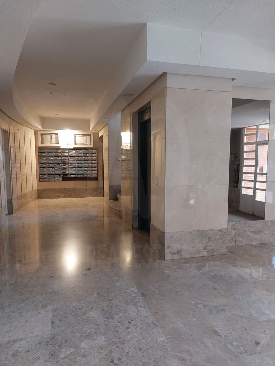 1 slaapkamer Appartement te huur in Madrid stad met garage - € 1.250 (Ref: 10099594)