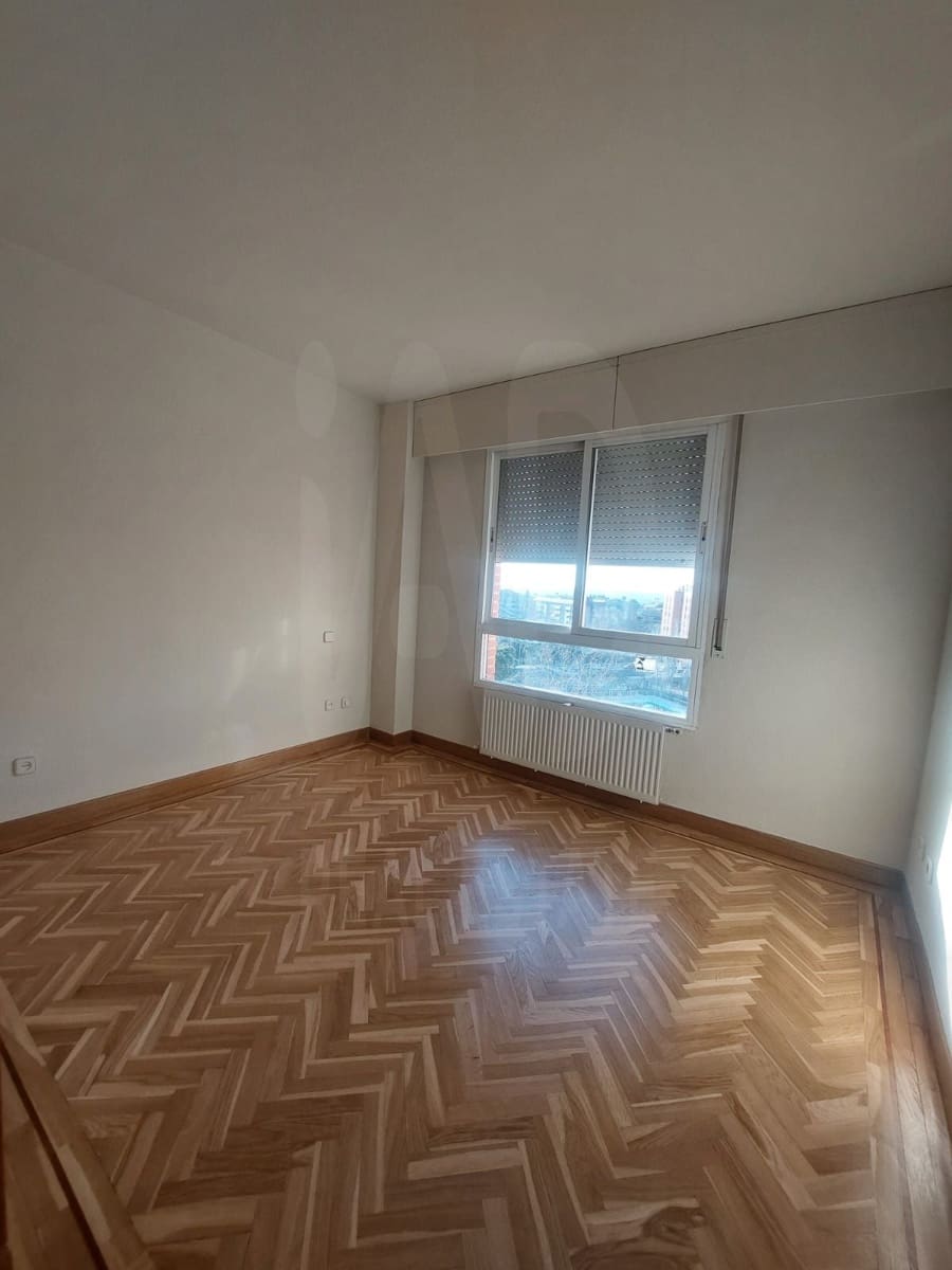 1 slaapkamer Appartement te huur in Madrid stad met garage - € 1.250 (Ref: 10099594)