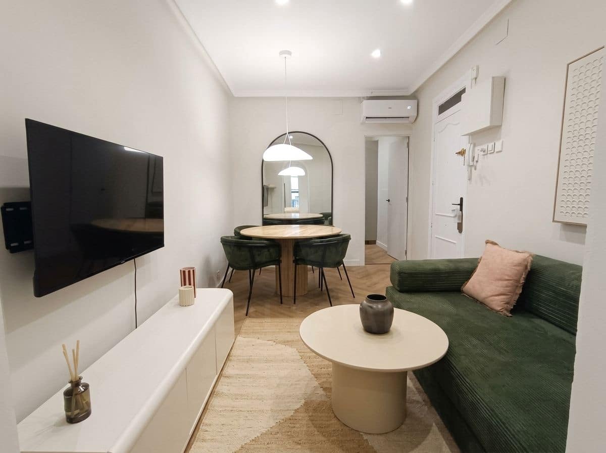 1 slaapkamer Appartement te huur in Madrid stad - € 2.500 (Ref: 10099596)