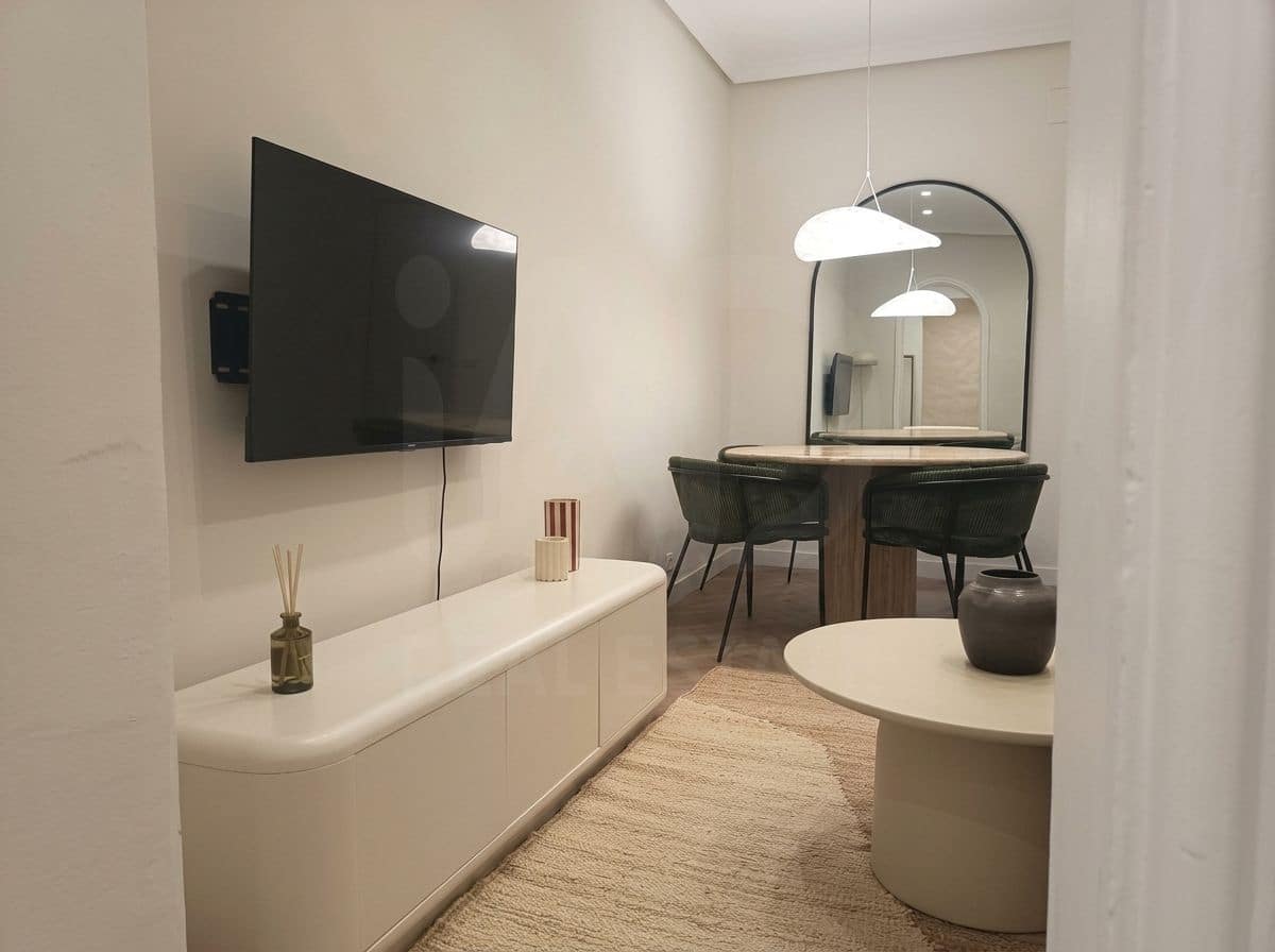 1 slaapkamer Appartement te huur in Madrid stad - € 2.500 (Ref: 10099596)