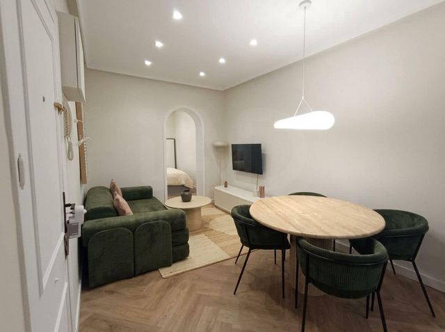 1 slaapkamer Appartement te huur in Madrid stad - € 2.500 (Ref: 10099596)