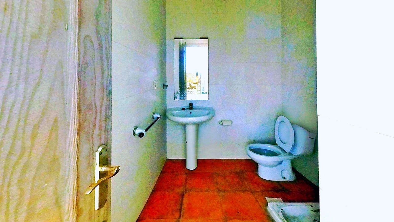 4 slaapkamer Commercieel te koop in Alicante stad - € 160.000 (Ref: 10100230)