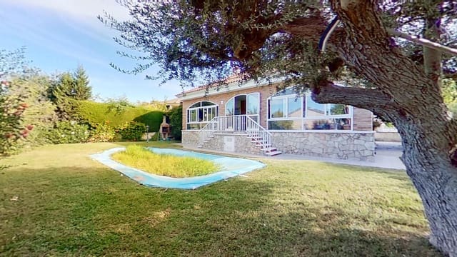 5 makuuhuone Omakotitalo myytävänä paikassa El Vendrell mukana uima-altaan 
autotalli - 595 000 € (Ref: 10101205)