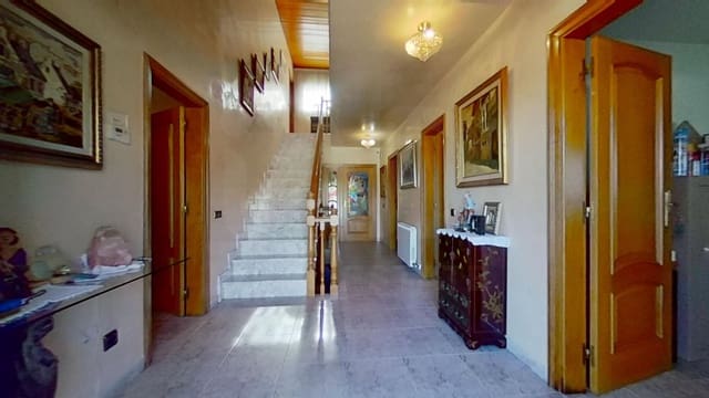 5 makuuhuone Omakotitalo myytävänä paikassa El Vendrell mukana uima-altaan 
autotalli - 595 000 € (Ref: 10101205)