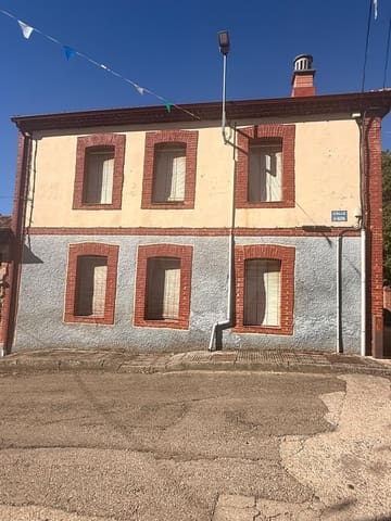 6 bedroom Townhouse for sale in Matallana de Torío - € 62,000 (Ref: 10101236)