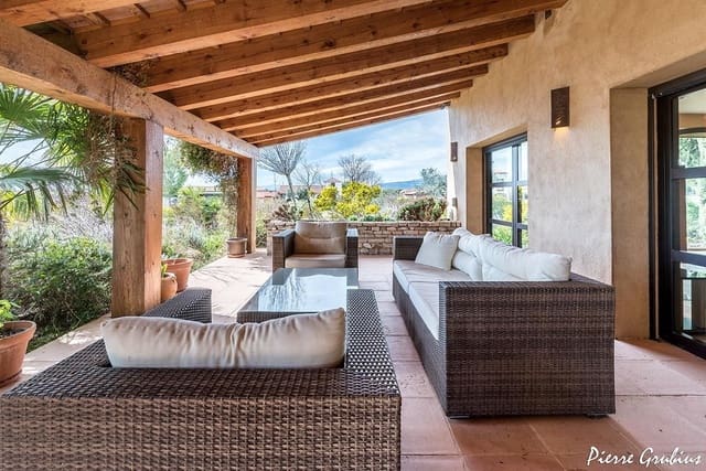 8 chambre Finca/Maison de Campagne à vendre à Montbrió del Camp avec piscine garage - 1 650 000 € (Ref: 10101237)