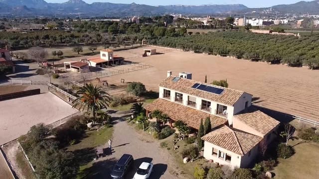 8 chambre Finca/Maison de Campagne à vendre à Montbrió del Camp avec piscine garage - 1 650 000 € (Ref: 10101237)