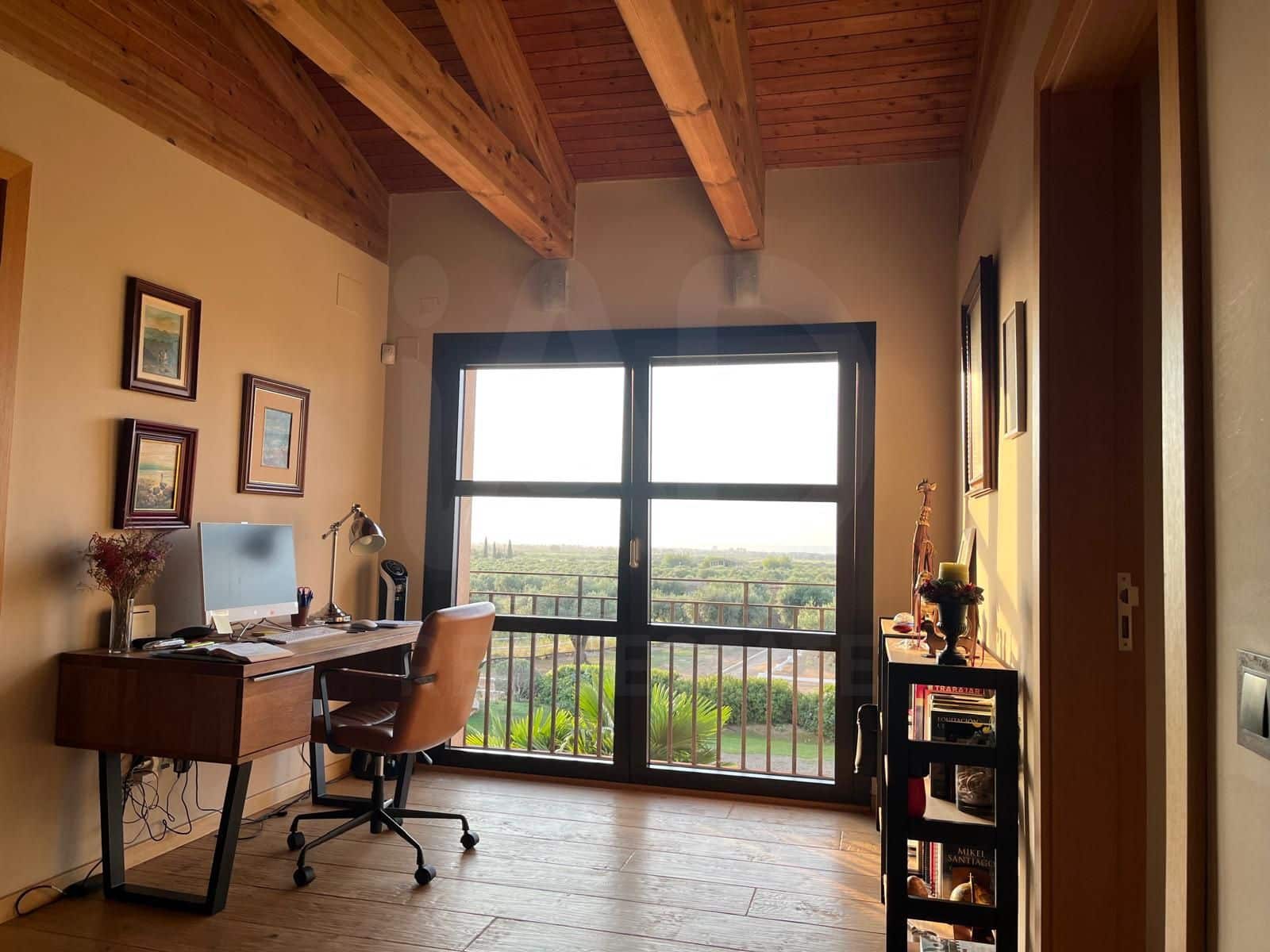 8 chambre Finca/Maison de Campagne à vendre à Montbrio del Camp avec piscine garage - 1 650 000 € (Ref: 10101237)