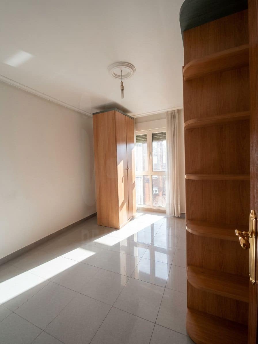 3 bedroom Apartment for sale in La Baneza with garage - € 149,000 (Ref: 10101247)