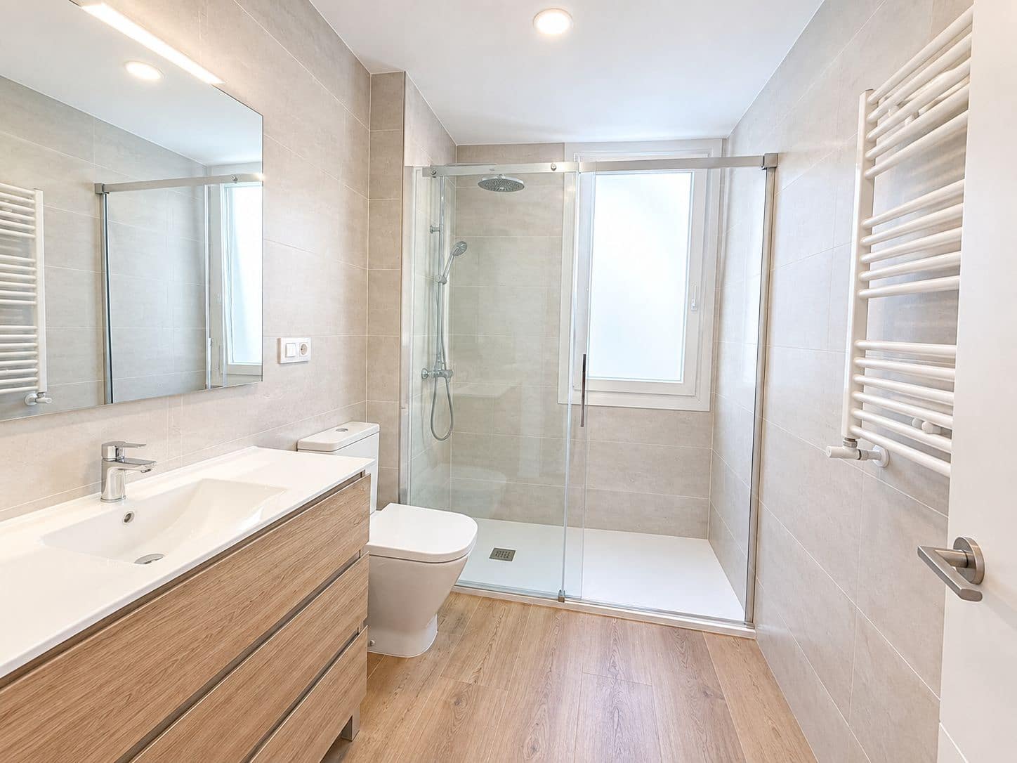 Appartement de 3 chambres à louer à Madrid ville - 2 100 € (Ref: 10106498)