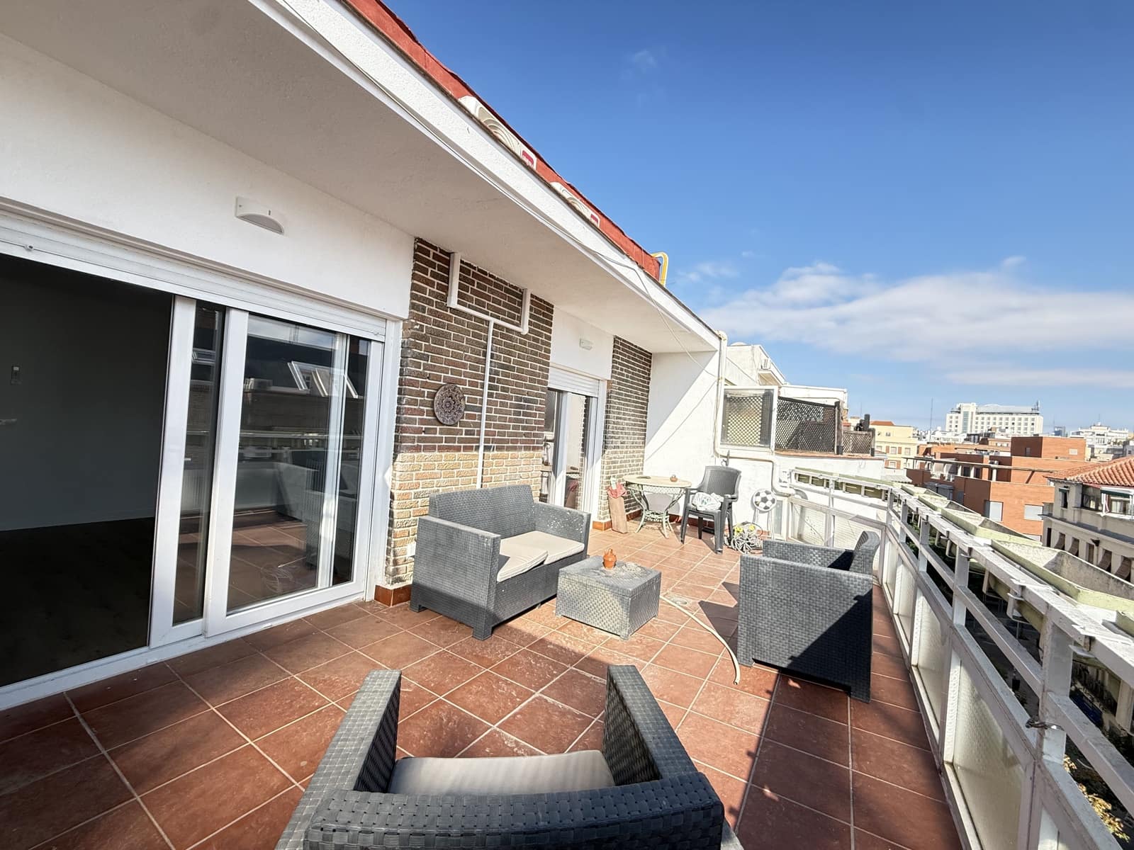 Appartement de 3 chambres à louer à Madrid ville - 2 100 € (Ref: 10106498)