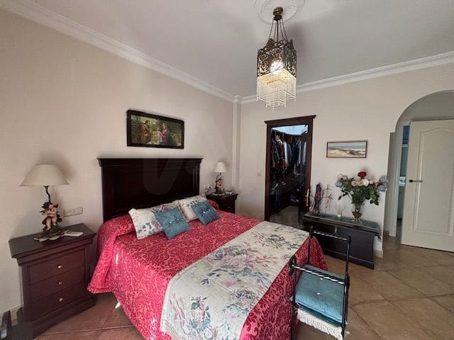 3 bedroom Townhouse for sale in Lepe with garage - € 419,000 (Ref: 10108706)