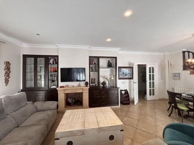 3 bedroom Townhouse for sale in Lepe with garage - € 419,000 (Ref: 10108706)