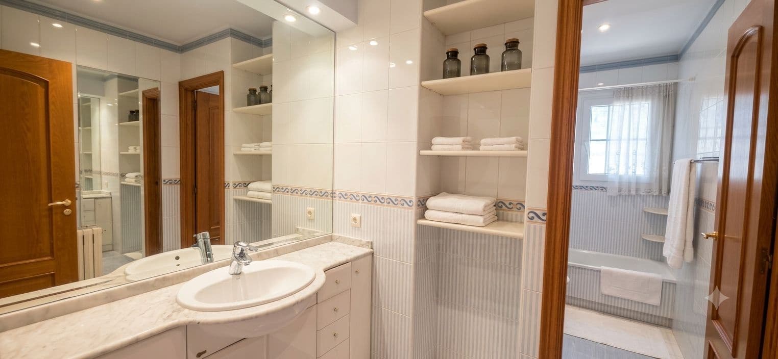 4 slaapkamer Huis te koop in Olerdola met zwembad garage - € 545.000 (Ref: 10110402)