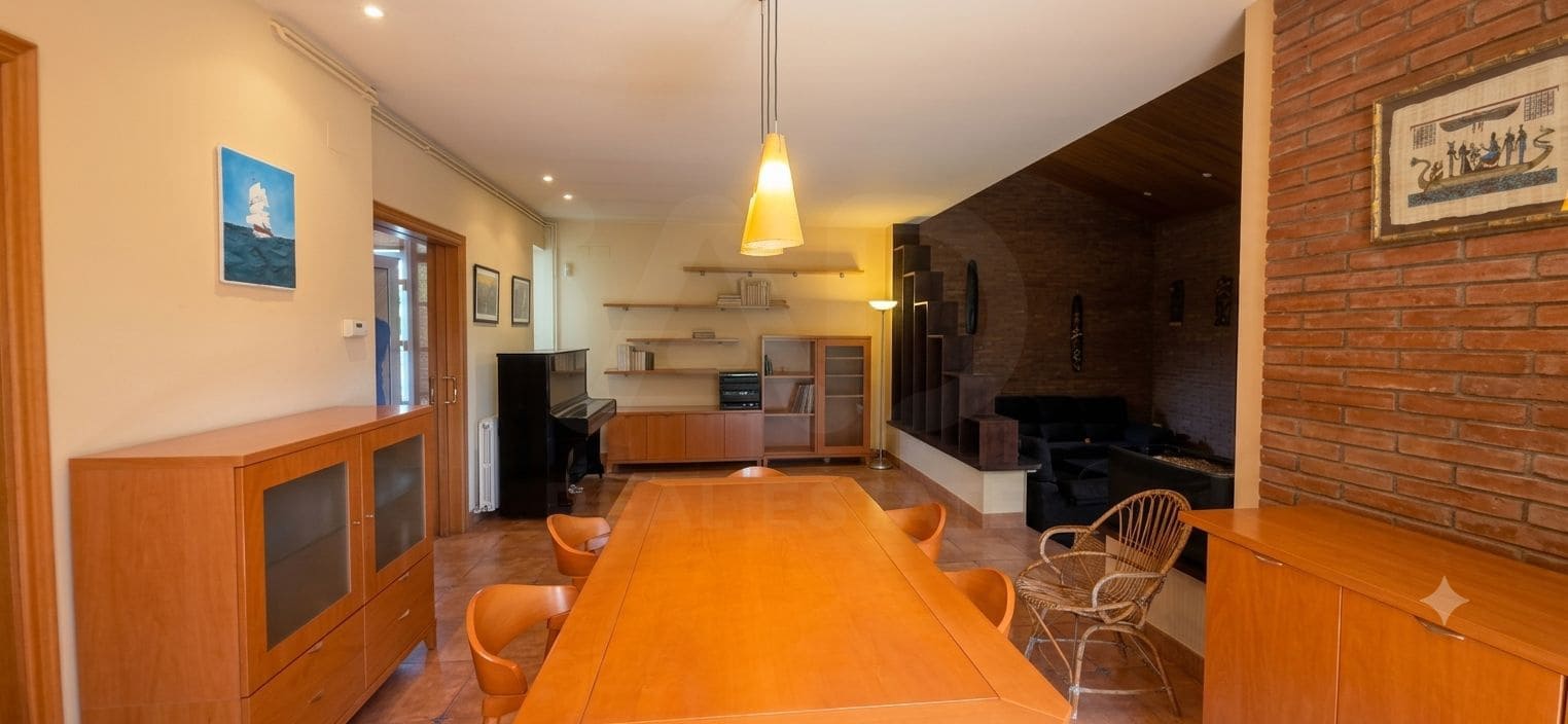 4 slaapkamer Huis te koop in Olerdola met zwembad garage - € 545.000 (Ref: 10110402)