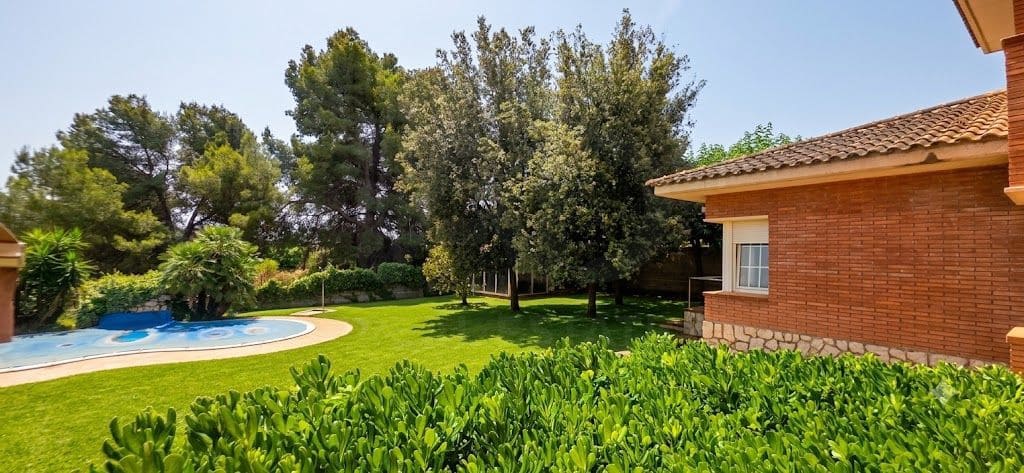 4 slaapkamer Huis te koop in Olerdola met zwembad garage - € 545.000 (Ref: 10110402)