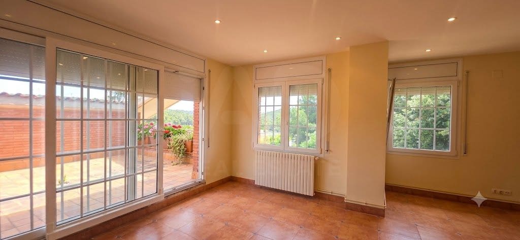 4 slaapkamer Huis te koop in Olerdola met zwembad garage - € 545.000 (Ref: 10110402)