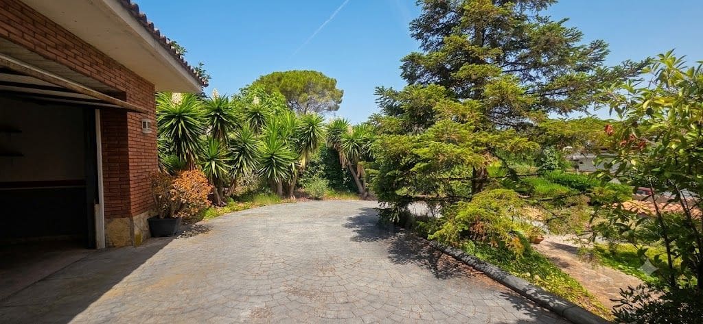 4 slaapkamer Huis te koop in Olerdola met zwembad garage - € 545.000 (Ref: 10110402)