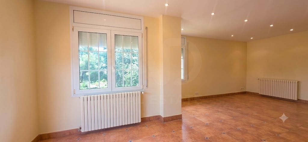 4 slaapkamer Huis te koop in Olerdola met zwembad garage - € 545.000 (Ref: 10110402)