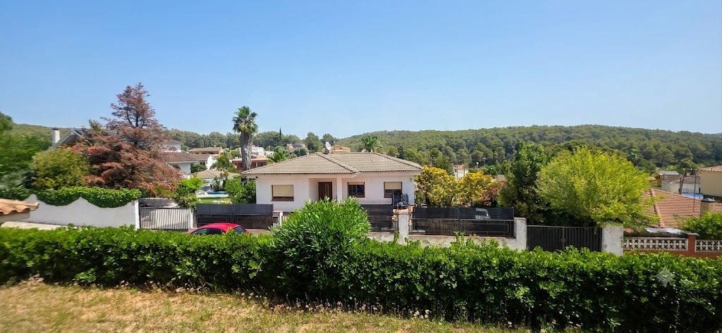 4 slaapkamer Huis te koop in Olerdola met zwembad garage - € 545.000 (Ref: 10110402)