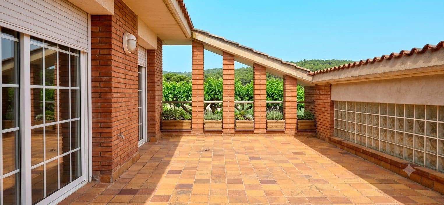 4 slaapkamer Huis te koop in Olerdola met zwembad garage - € 545.000 (Ref: 10110402)