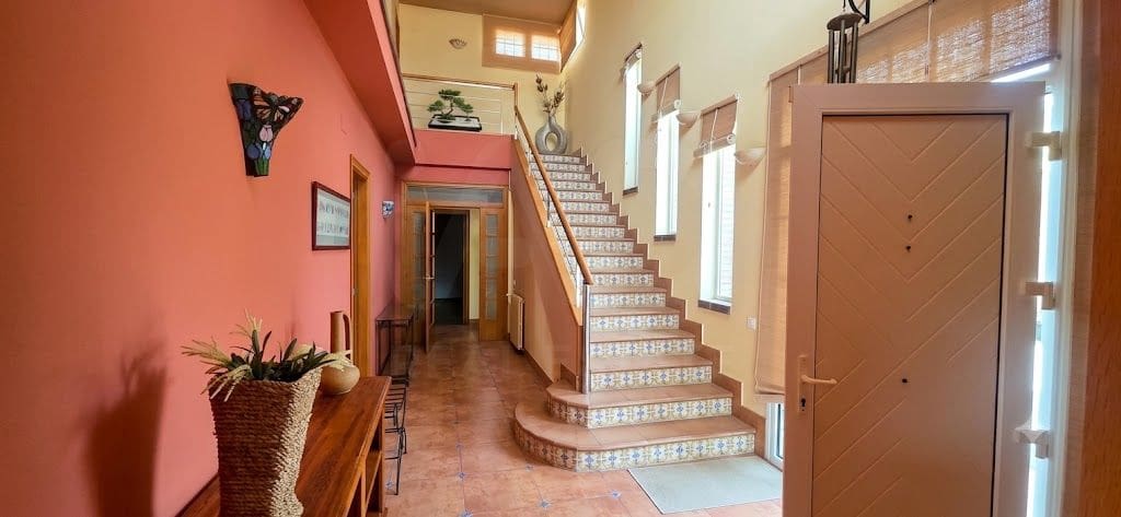 4 slaapkamer Huis te koop in Olerdola met zwembad garage - € 545.000 (Ref: 10110402)