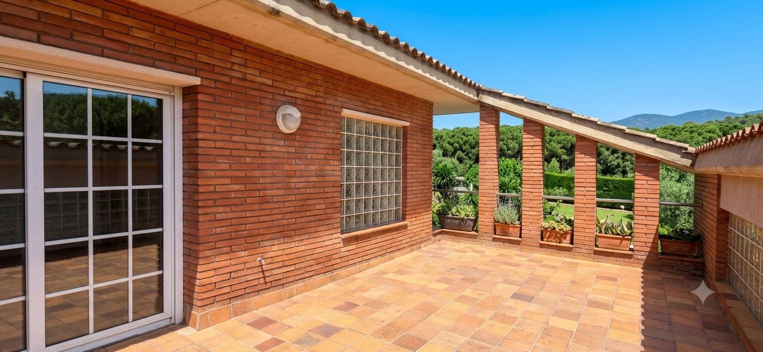 4 slaapkamer Huis te koop in Olerdola met zwembad garage - € 545.000 (Ref: 10110402)