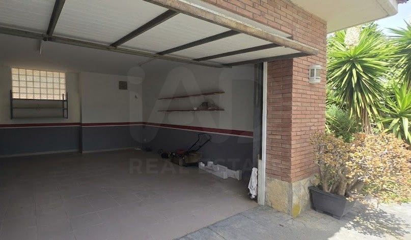 4 slaapkamer Huis te koop in Olerdola met zwembad garage - € 545.000 (Ref: 10110402)
