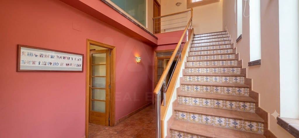4 slaapkamer Huis te koop in Olerdola met zwembad garage - € 545.000 (Ref: 10110402)