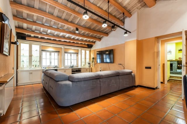 6 bedroom Terraced Villa for sale in Parets del Vallès with pool garage - € 596,000 (Ref: 10110403)