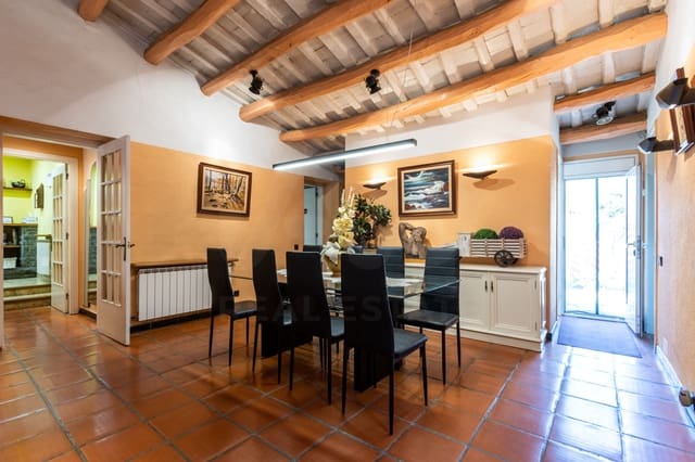 6 bedroom Terraced Villa for sale in Parets del Vallès with pool garage - € 596,000 (Ref: 10110403)