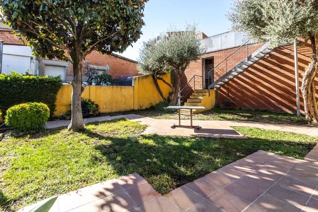6 bedroom Terraced Villa for sale in Parets del Vallès with pool garage - € 596,000 (Ref: 10110403)