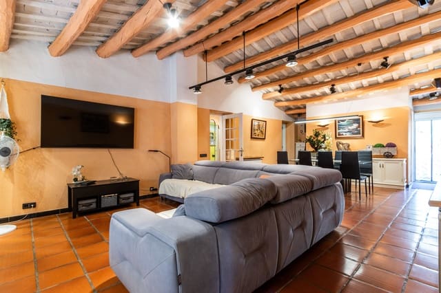 6 bedroom Terraced Villa for sale in Parets del Vallès with pool garage - € 596,000 (Ref: 10110403)