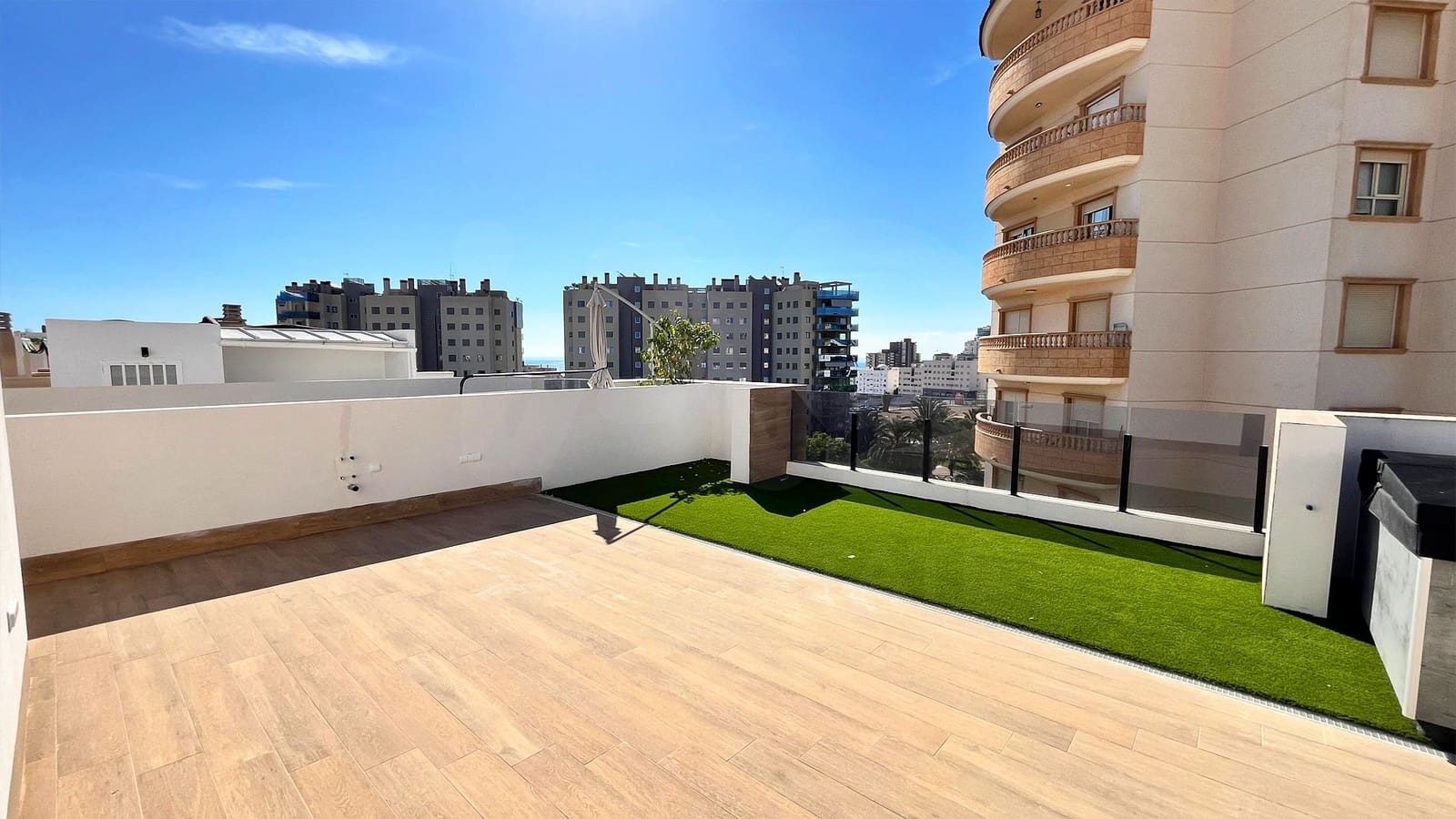 3 bedroom Penthouse for sale in El Campello with pool garage - € 900,000 (Ref: 10110447)