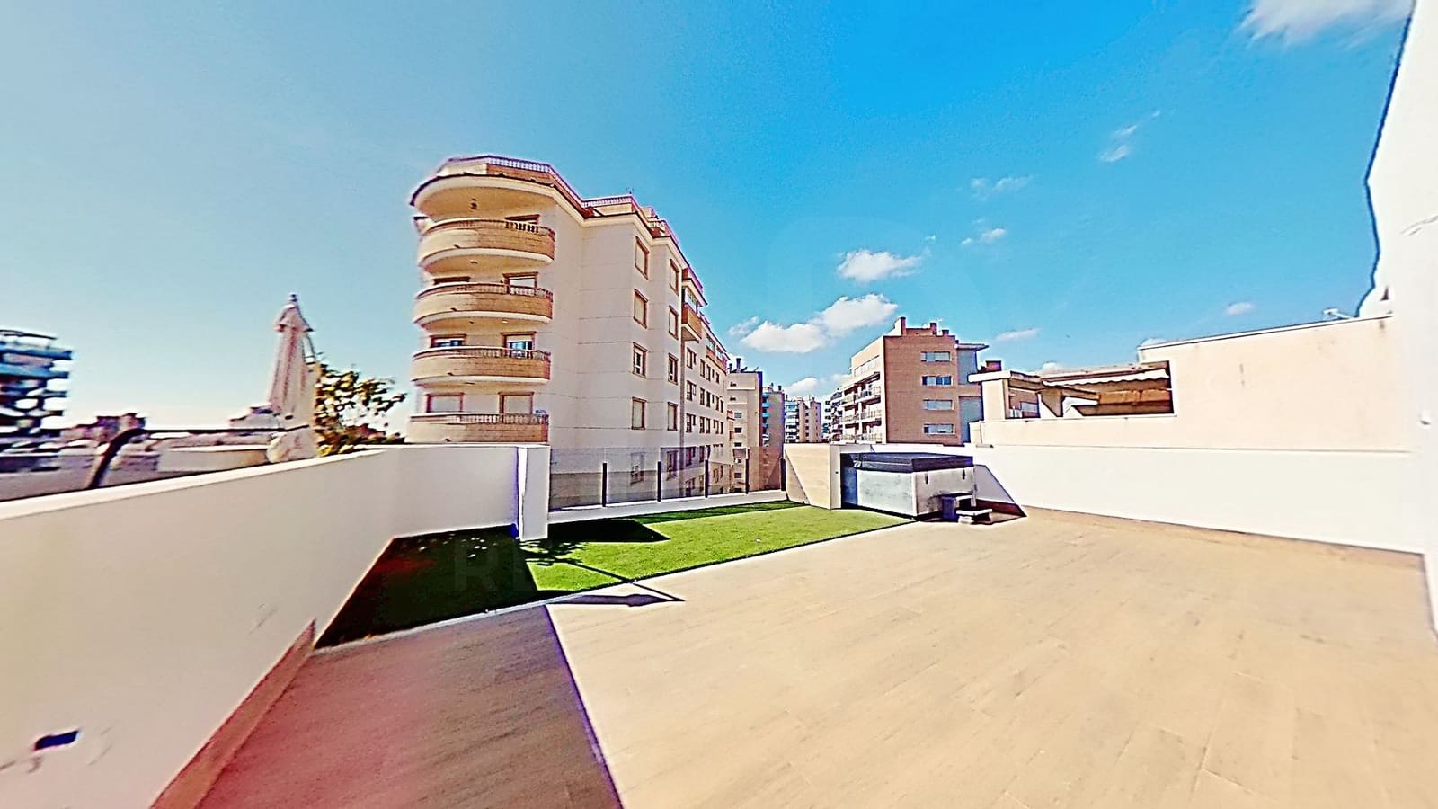 3 bedroom Penthouse for sale in El Campello with pool garage - € 900,000 (Ref: 10110447)