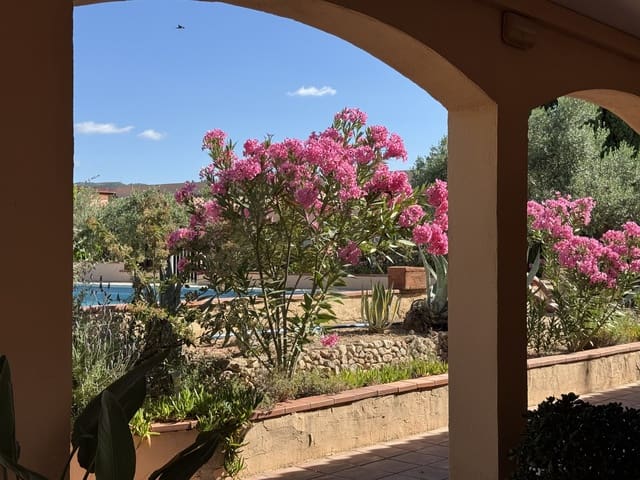 12 soveværelse Finca/Landehus til salg i El Molar med swimmingpool garage - € 6.600.000 (Ref: 10111253)