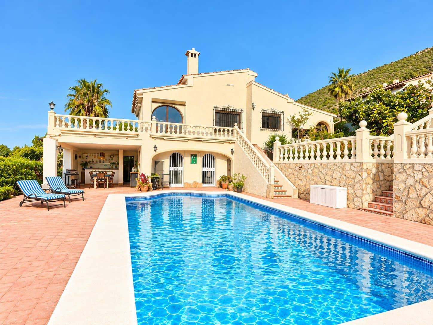 Casa de 4 habitaciones en Javea / Xàbia en venta con piscina garaje - 629.000 € (Ref: 10111779)