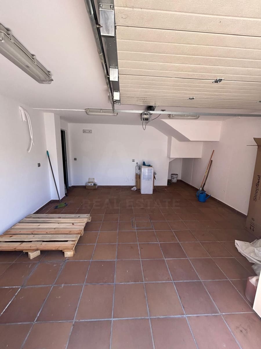 Chalet de 4 habitaciones en León ciudad en alquiler con garaje - 1.500 € (Ref: 10113321)