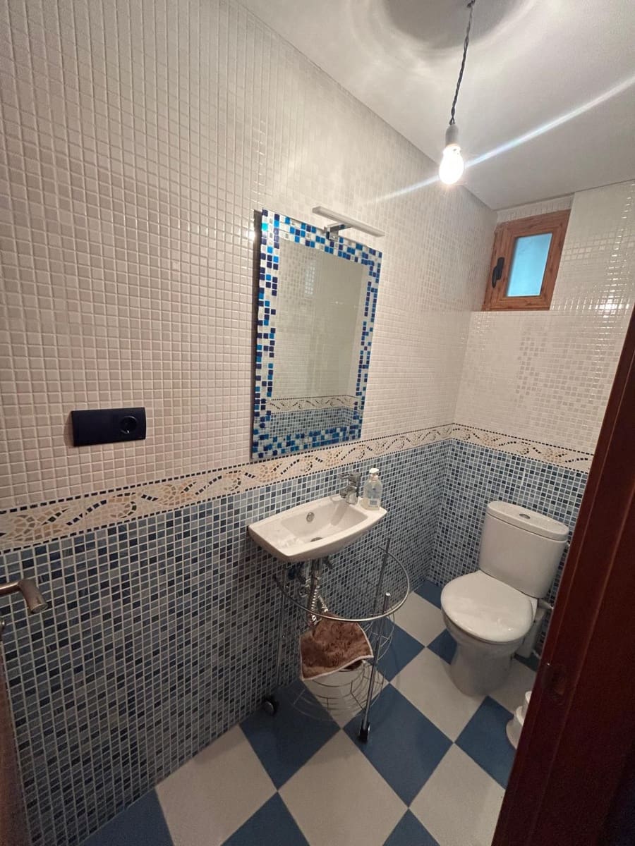 Chalet de 4 habitaciones en León ciudad en alquiler con garaje - 1.500 € (Ref: 10113321)
