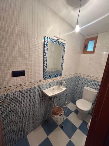 Chalet de 4 habitaciones en León ciudad en alquiler con garaje - 1.500 € (Ref: 10113321)
