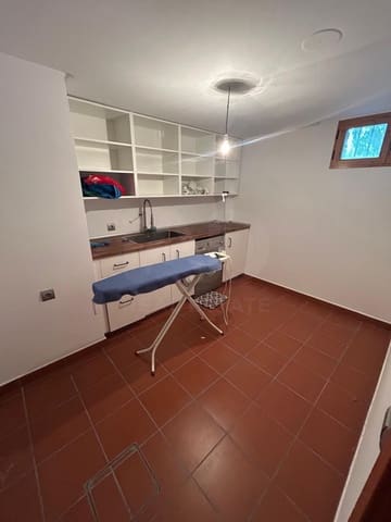 4 soverom Villa til leie i Leon by med garasje - € 1 500 (Ref: 10113321)